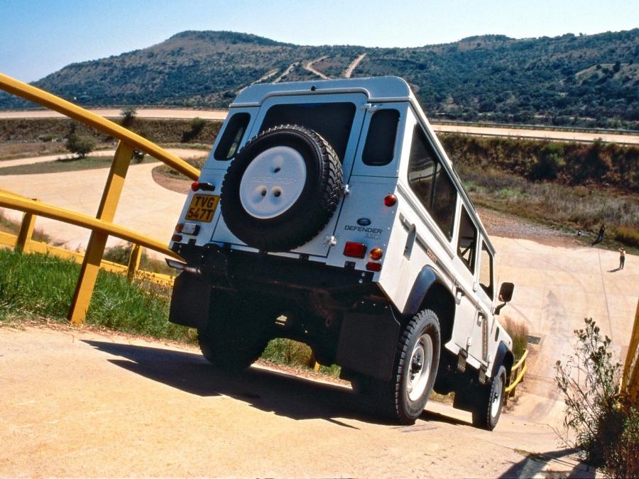  Land Rover Defender 110 Station Wagon 1990 года  (ZA) (фото 5 из 6)